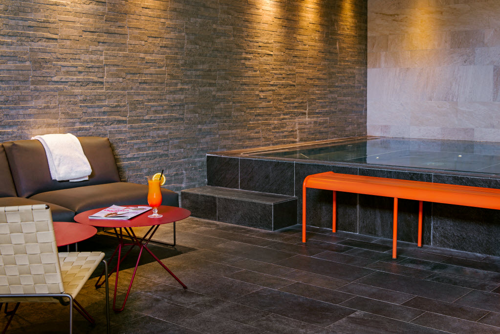 Photo by: Jimmy Eriksson, Kocksgatan 17K, 116 24 Stockholm, 0703-73 44 29, info@jimmyeriksson.se Scandic Upplands Vasby, pool, relaxation area